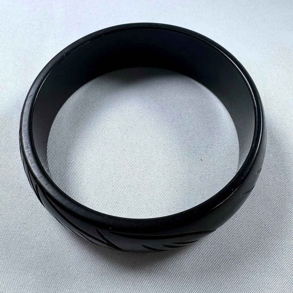 Vintage Black Carved Leaf Bakelite Bangle Bracelet Chunky Statement 7.75